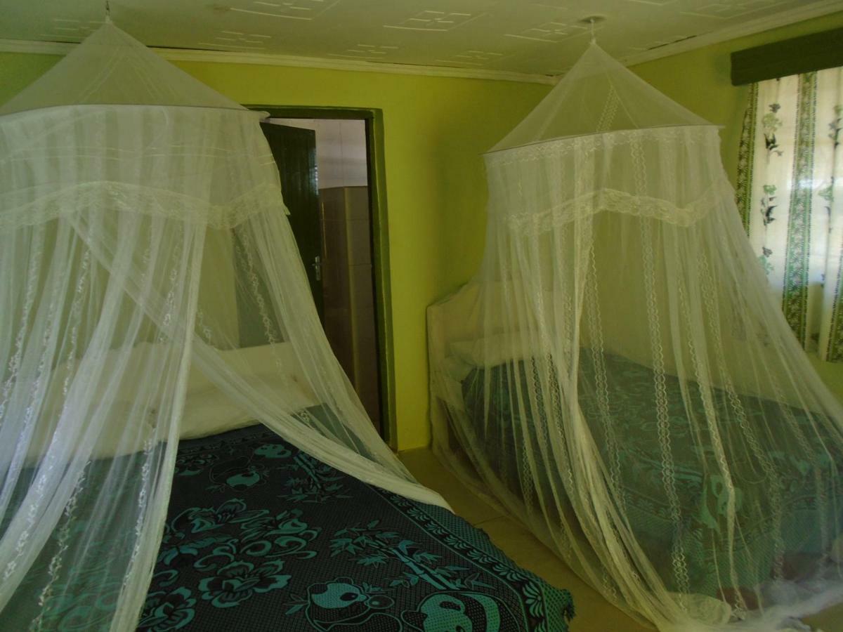 Отель Rhino Tourist Camp Ololaimutiek Экстерьер фото